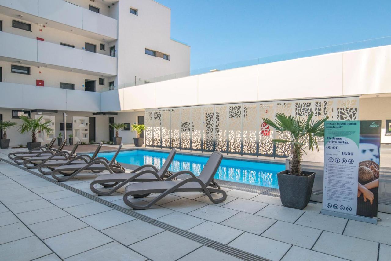 Sunset Resort - Lakeside Boutique Apartments Fonyod Bagian luar foto