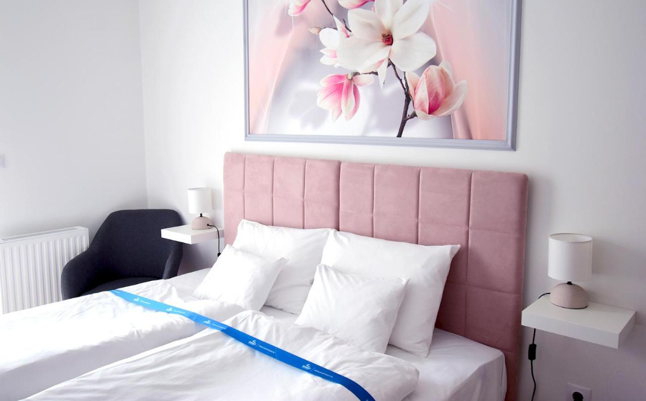 Sunset Resort - Lakeside Boutique Apartments Fonyod Bagian luar foto
