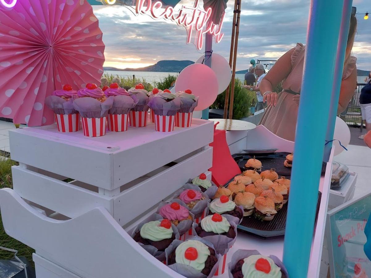 Sunset Resort - Lakeside Boutique Apartments Fonyod Bagian luar foto