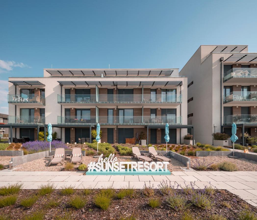 Sunset Resort - Lakeside Boutique Apartments Fonyod Bagian luar foto